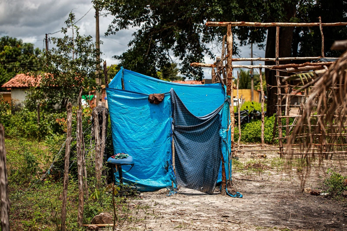 Moradores do bairro Vila França, em Barras, no Norte do Piauí, relataram momentos de desespero após um sobrado desabar sobre uma família na madrugada desta segunda-feira (20)