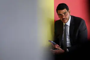 O advogado-geral da União, Jorge Messias, antes de uma reunião ministerial no Palácio do Planalto, em Brasília (Foto: Reuters)