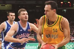 Oscar Schimidt em ação pela Seleção Brasileira (Foto: imagem de reprodução)