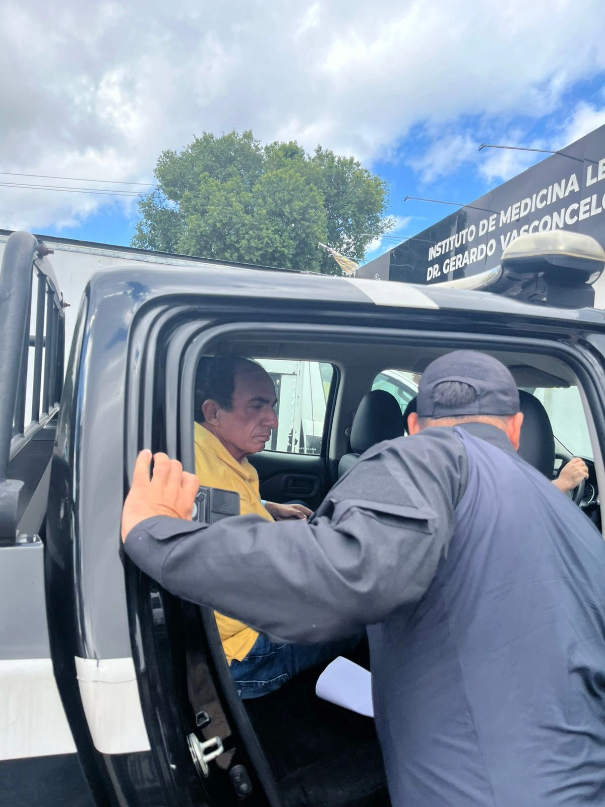 Prefeito Silas Noronha sendo conduzido preso