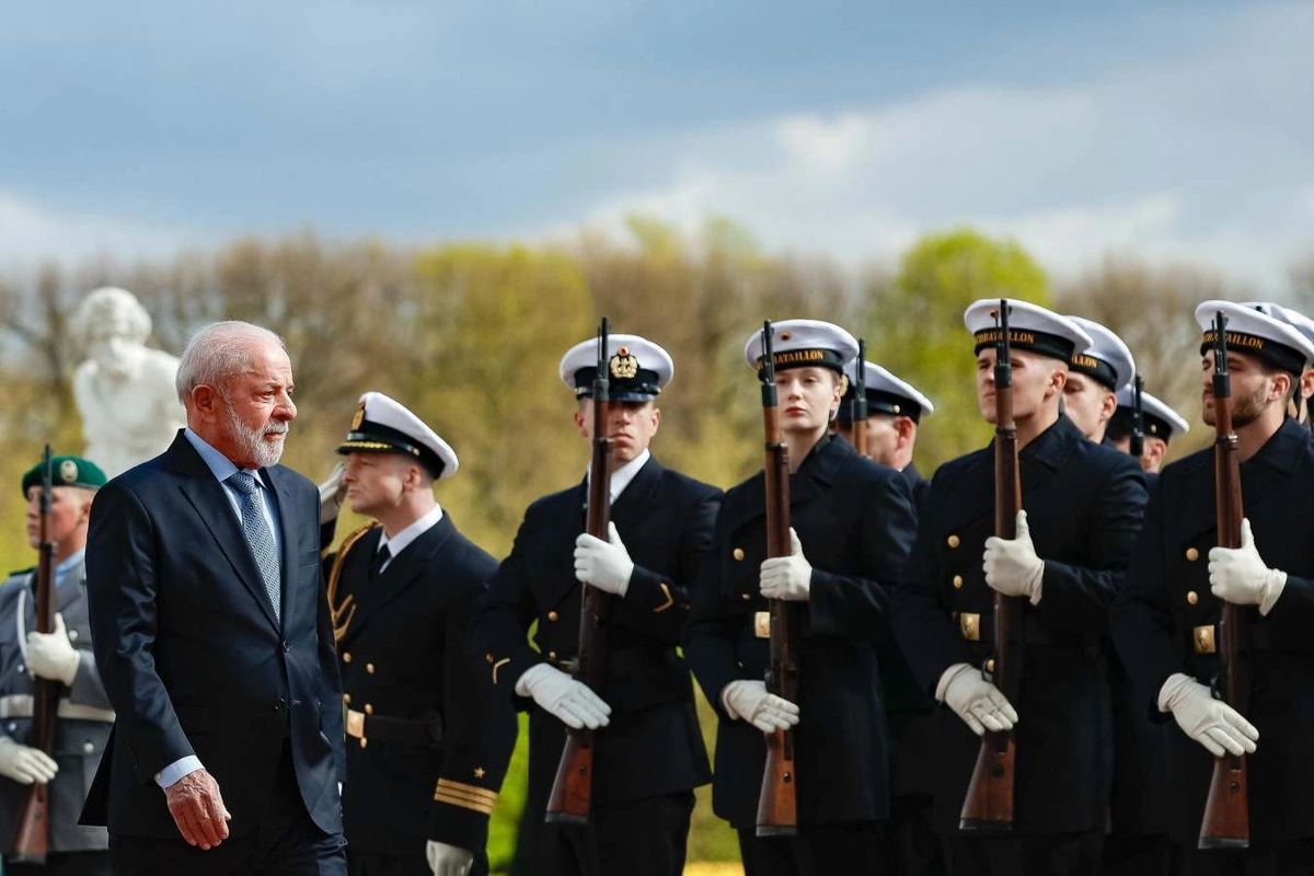 Presidente Lula da Silva durante recepção oficial nos Jardins do Palácio de Herrenhausen, Alemanha