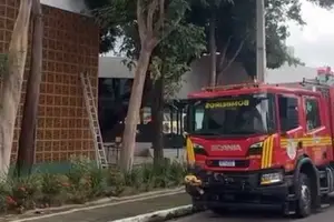Princípio de incêndio foi registrado, na manhã deste domingo (19), em um restaurante localizado no bairro Jóquei, na zona Leste de Teresina (Bombeiros) (Foto: Reprodução)