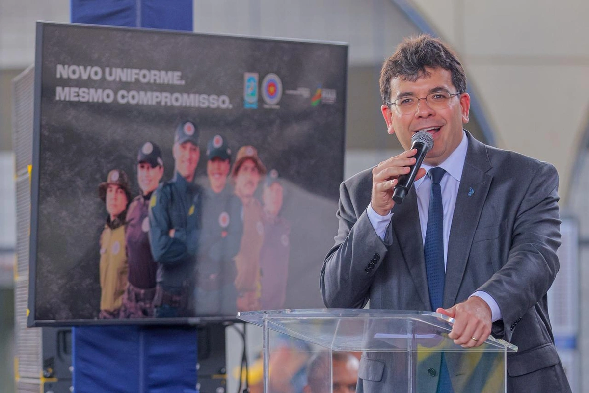 Rafael Fonteles na entrega dos novos fardamentos e equipamentos para Polícia Militar