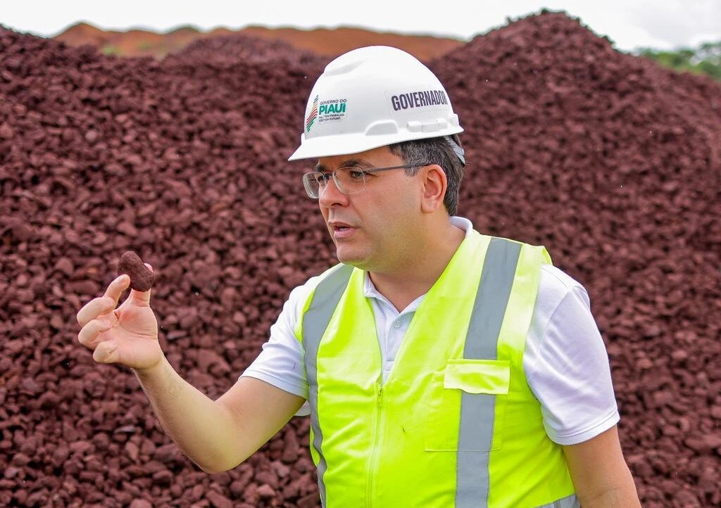 Rafael Fonteles visita operação de mineradora que produz 1,5 milhão de toneladas de minério ao ano e gera mil empregos em Piripiri