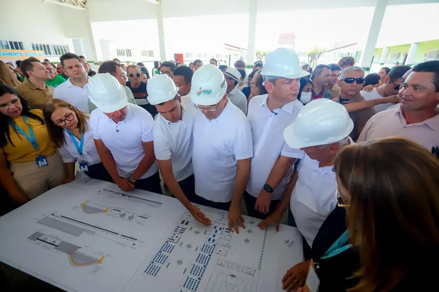 Rafael Fonteles vistoria reforma de escola e obras de calçamento que ampliam qualidade de vida em Sussuapara