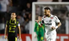 Neymar discute com torcedores após empate do Santos na Vila