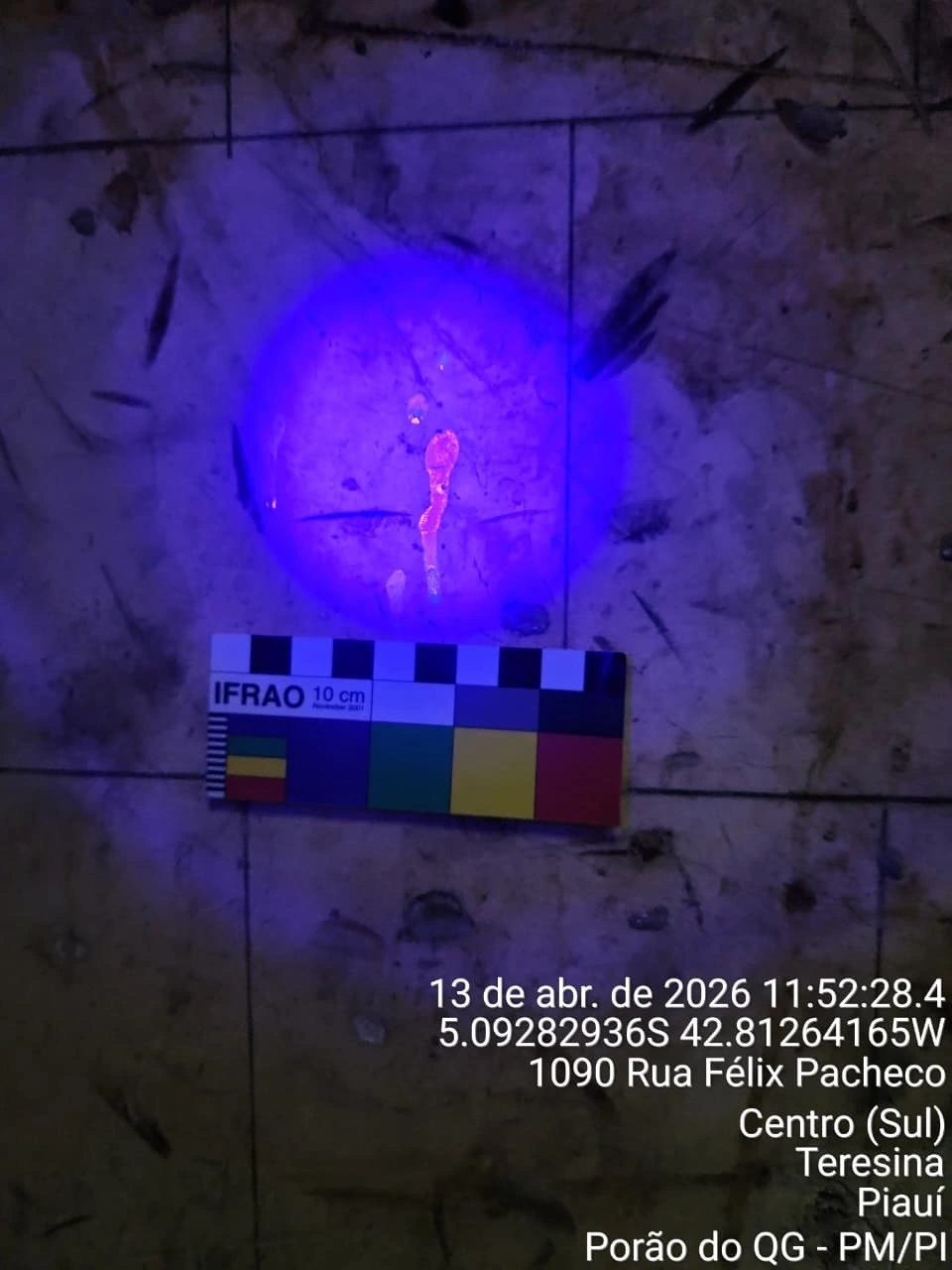 UFPI identifica evidências arqueológicas em “Porão da Ditadura” em Teresina. Uso de luminol e luz ultra violeta.