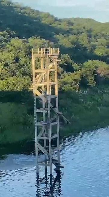 Um homem, identificado apenas como Rafael, desapareceu na tarde deste domingo (26) após saltar da parte mais alta da escadaria do Açude Barreiras, no município de Fronteiras, no Piauí