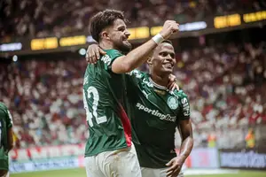 Arias (à direita) comemora gol do Palmeiras ao lado de Flaco López (Foto: Reprodução)