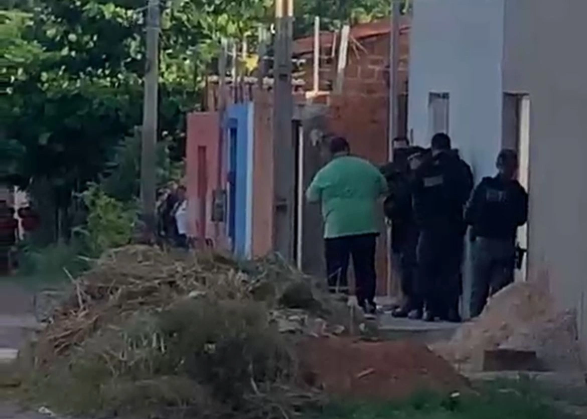 Cabo da PM do Piauí armado entra em surto e mobiliza forças de segurança
