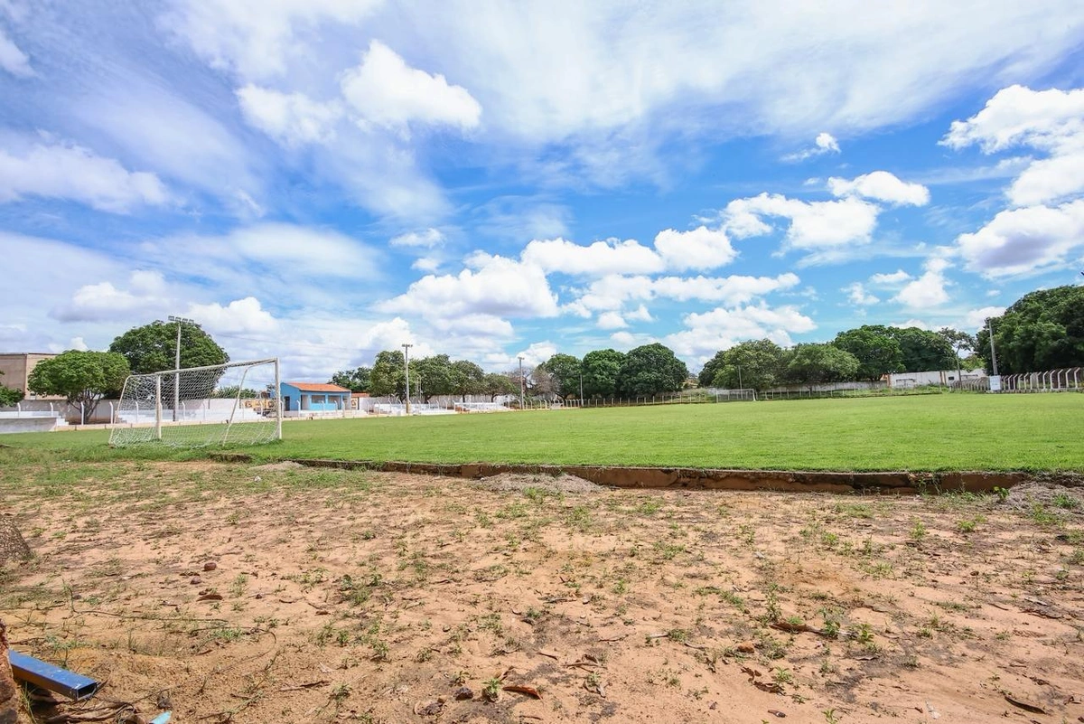 Campo de futebol em Barro Duro