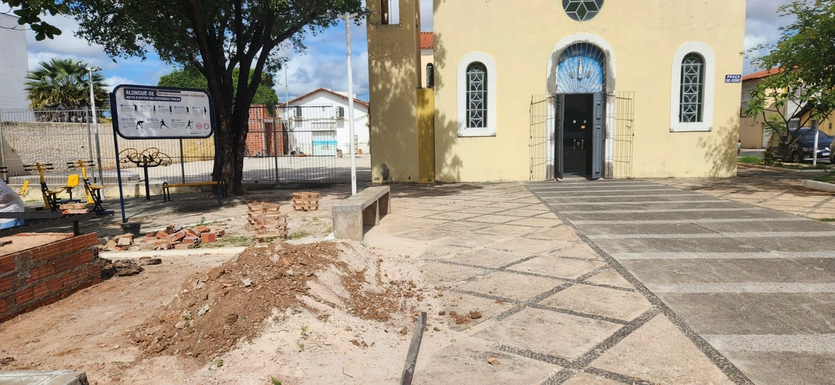 Capelinha de Palha e entorno abandonado pelo vereador em exercício Pedro Alcântara e PMT segundo populares
