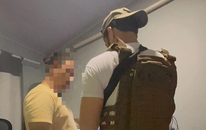 Fotógrafo, suspeito de produção e armazenamento de material pornográfico envolvendo crianças e adolescentes, foi preso pela Polícia Civil do Piauí (PC-PI) nesta quarta-feira (14) em Jardim do Mulato, município localizado a 136 km de Teresina