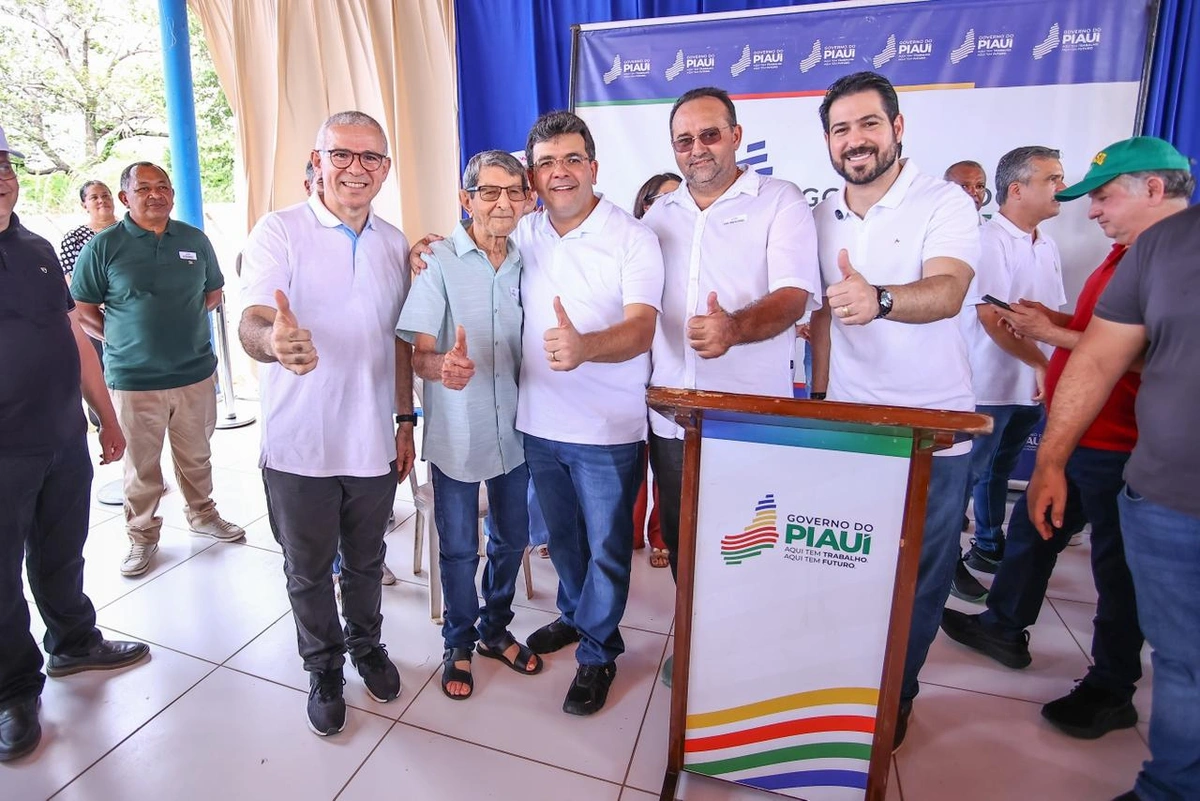 Governador Rafael Fonteles ao lado prefeito de Barro Duro, Eloi