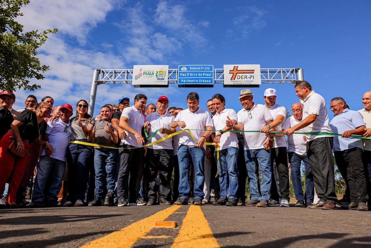Governo do Estado via Rafael Fonteles inaugura pavimentação asfáltica da PI-220 em Pau D'Arco do Piaui