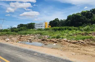 Lixão na zona sudeste ao lado da Avenida Noé Mendes (Foto: Revista40graus)
