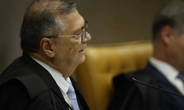 Dino manda investigar emendas ligadas a filme sobre Bolsonaro