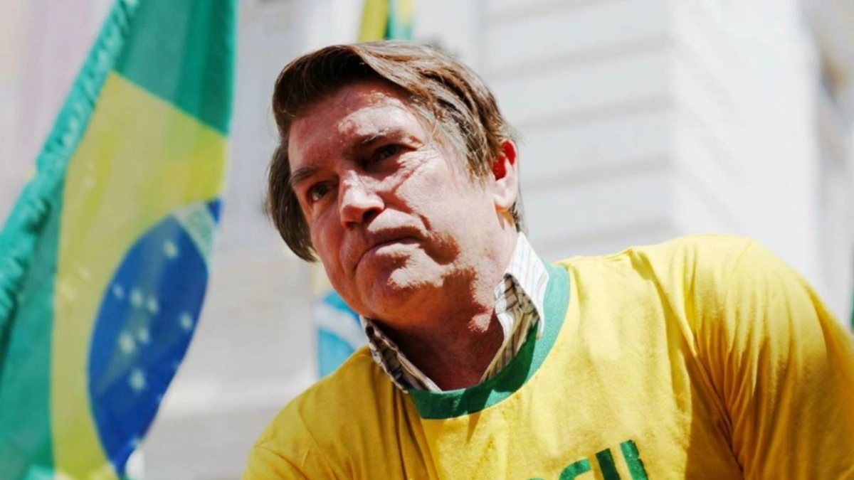 O ator Jim Caviezel é quem interpreta o ex-presidente Jair Bolsonaro