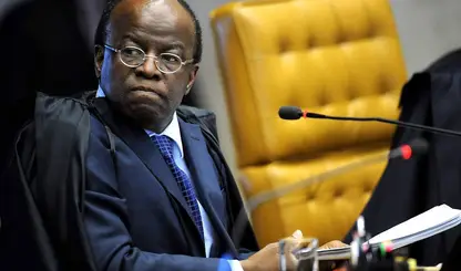 Joaquim Barbosa enfrenta turbulência no DC após imposição de pré-candidatura presidencial