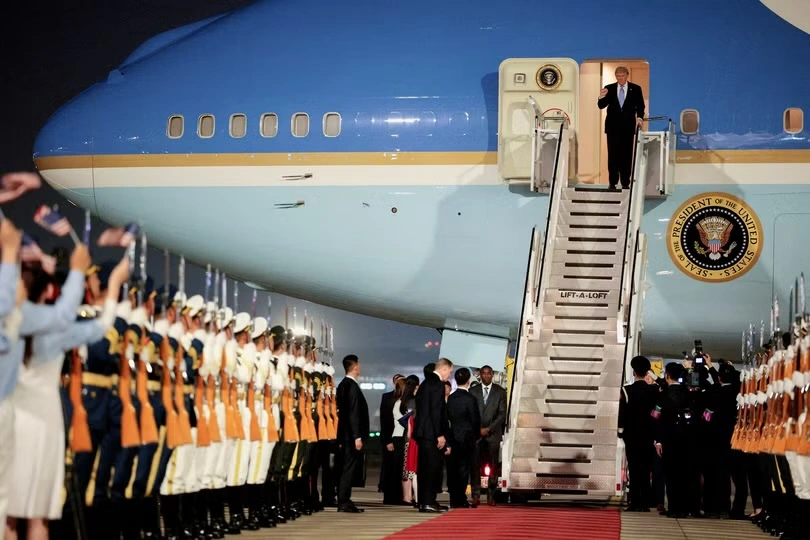 O presidente dos EUA, Donald Trump, desembarca em Pequim, na China -13 de maio de 2026