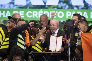 O presidente Lula durante evento de lançamento de linha de financiamento de R$ 30 bilhões para carros de motoristas de aplicativos (Foto: Bruno Santos)