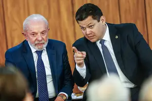 O presidente Lula e o chefe do Senado, Davi Alcolumbre (Foto: Gabriela Biló)