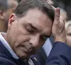 Do “governo acabou” ao “explica isso aqui”: Flávio entra na defensiva