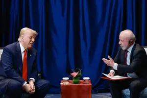 Os presidentes dos Estados Unidos, Donald Trump, e do Brasil, Lula, durante reunião na Malásia (Foto: Ricardo Stuckert / PR)