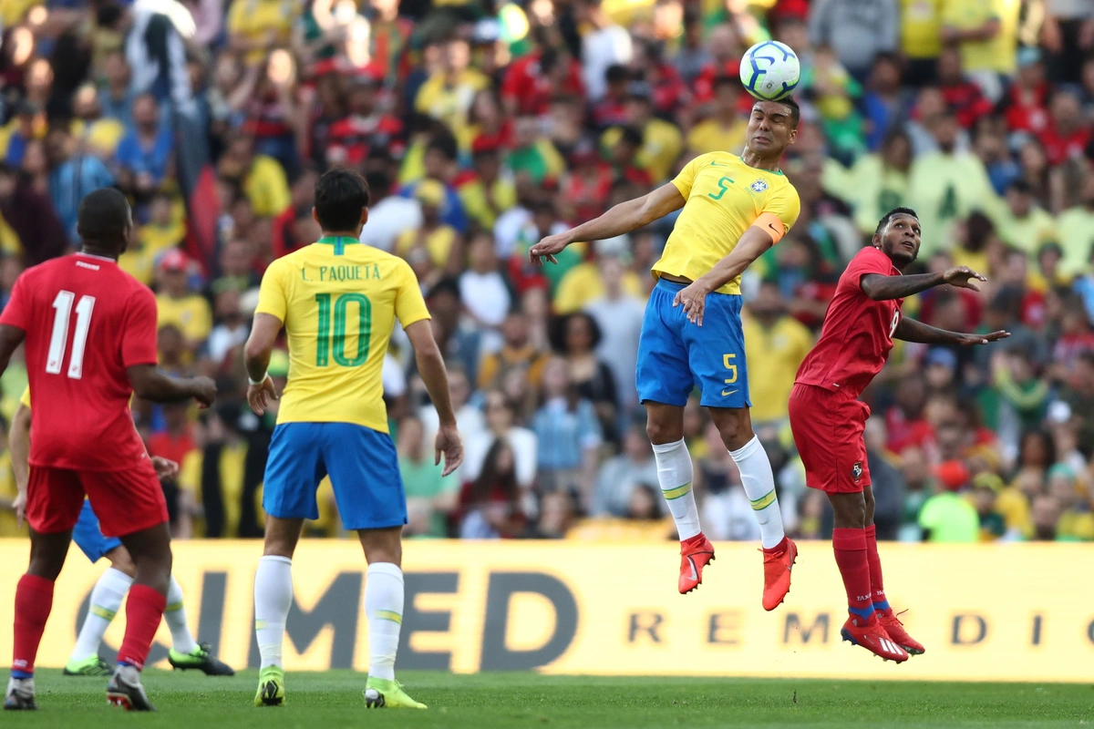 Paquetá e Casemiro participaram do último jogo entre Brasil e Panamá, em 2019, no Porto