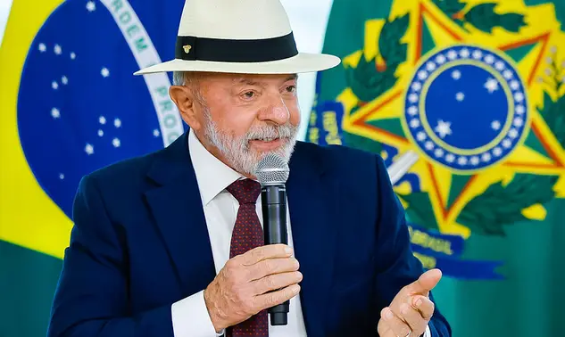 Lula critica privatização da BR Distribuidora e cobra controle sobre combustíveis