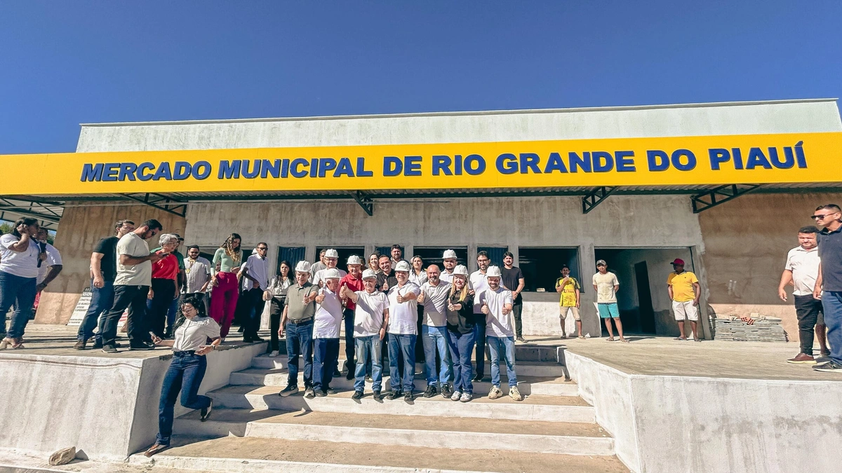 Rafael entrega obras, asfalto e saúde digital em cidades do Sul do Piauí
