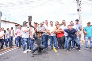 Rafael Fonteles anuncia que 100% das ruas da zona urbana de Bom Jesus serão asfaltadas e outras providencias (Foto: Geirlys Silva)