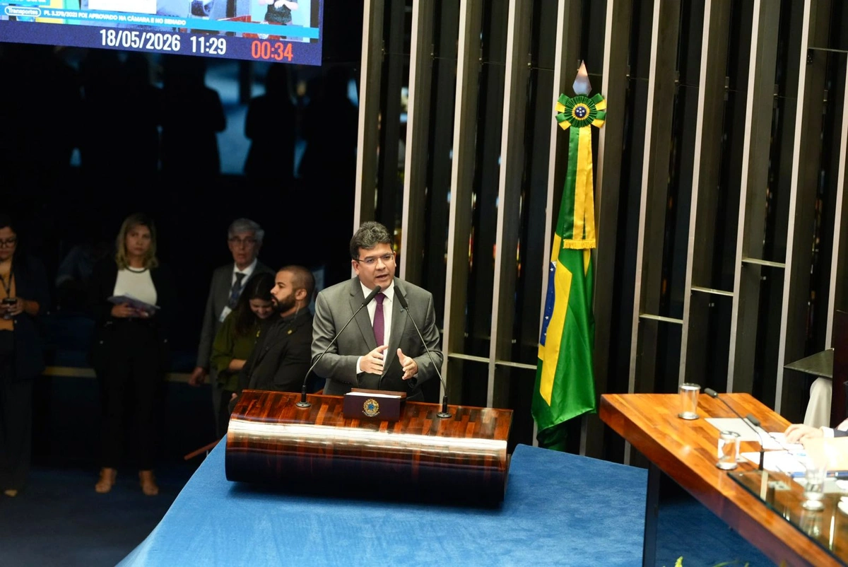 Rafael Fonteles recebe comenda do Senado por avanço do Piauí na alfabetização na idade certa