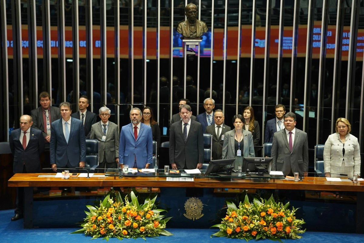 Rafael Fonteles recebe comenda do Senado por avanço do Piauí na alfabetização na idade certa