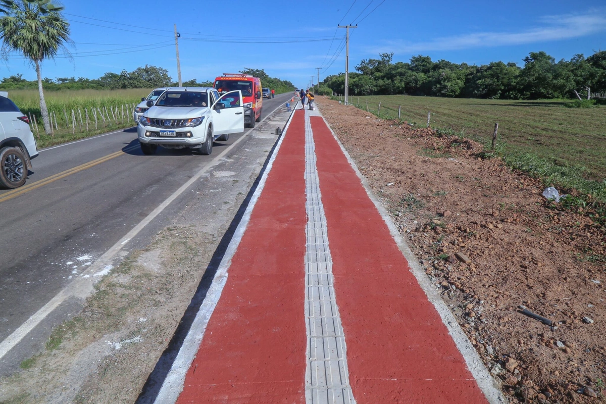 Rafael Fonteles visita construção de pista de caminhada e destaca conjunto de investimentos em Bom Princípio do Piauí