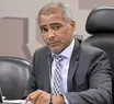 Justiça tenta bloquear contas de Romário, mas senador aparece sem saldo disponível