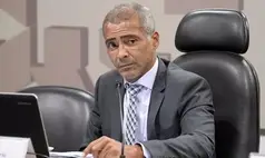 Justiça tenta bloquear contas de Romário, mas senador aparece sem saldo disponível