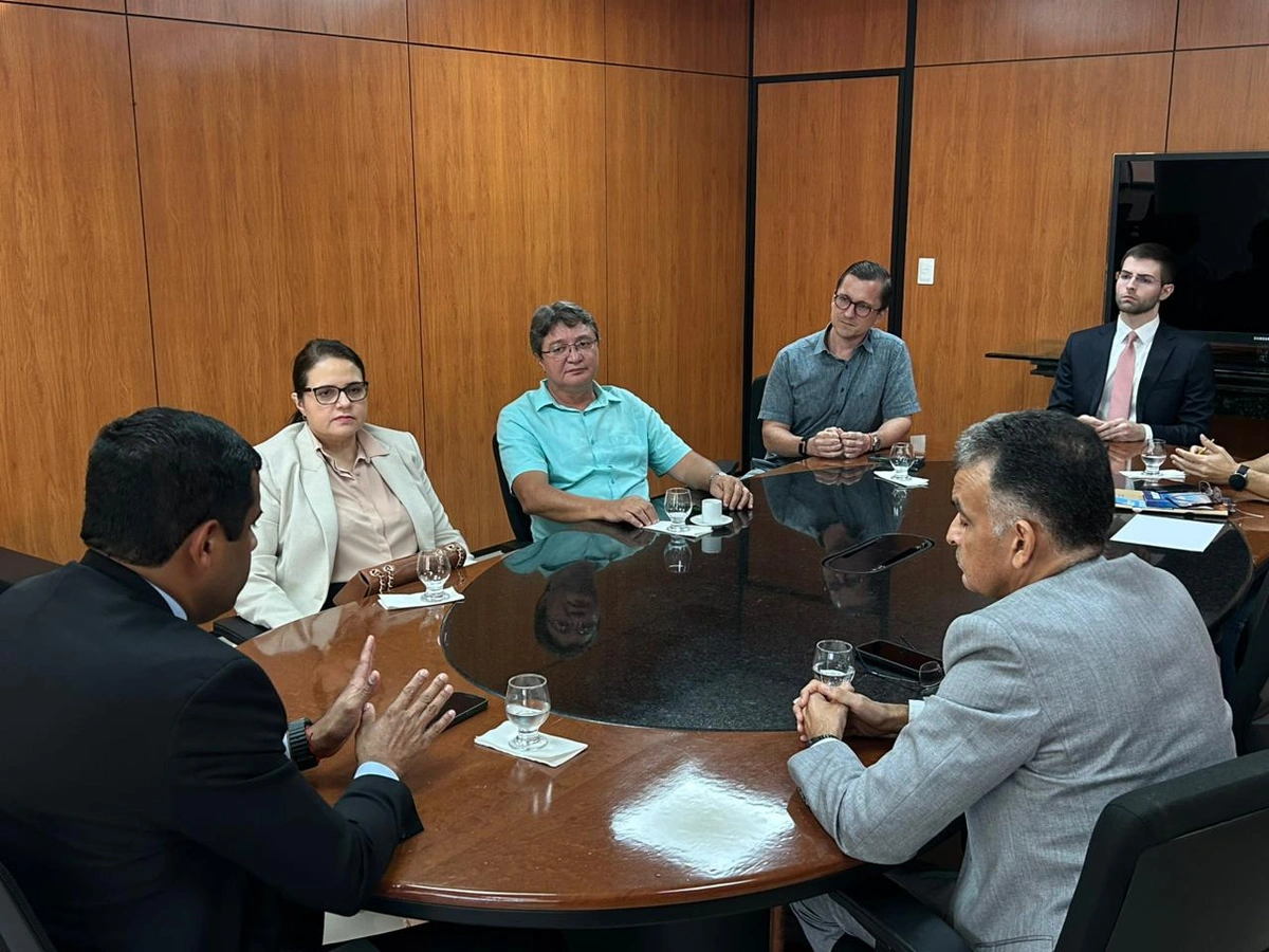 Tentativa de conciliação entre trabalhadores do transporte coletivo com o Sindicato das Empresas de Transportes Urbanos de Passageiros de Teresina (Setut)