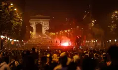 Festa ou vandalismo? França prende centenas após caos em comemoração do PSG