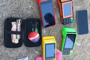 Três homens foram presos na manhã deste sábado (30) após tentarem aplicar um golpe em uma vítima dentro da agência da Caixa Econômica Federal em Simplício Mendes, no Piauí (Foto: SSP-PI)