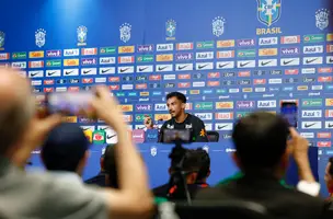 Danilo durante entrevista coletiva pela Seleção Brasileira em Nova Jersey (Foto: Rafael Ribeiro/CBF)