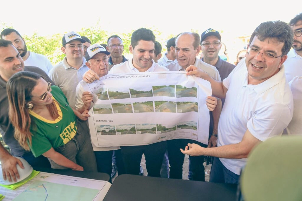 Governador Rafael Fonteles e Leonardo Sobral na entrega da PI-307 recuperada