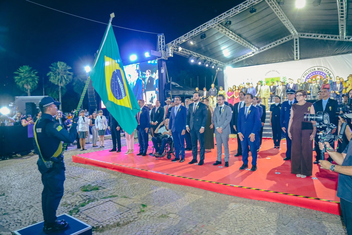 Governo do Estado do Piauí realiza promoção histórica de 1.700 PMs e convoca mais 120 policiais e faz homenagens