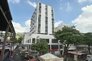 Imóvel na avenida Cônego Vasconcelos, em Bangu, zona oeste do Rio, que abriga sede de duas empresas ligadas a pagamentos milionários feitos pelo Master (Foto: Reprodução)