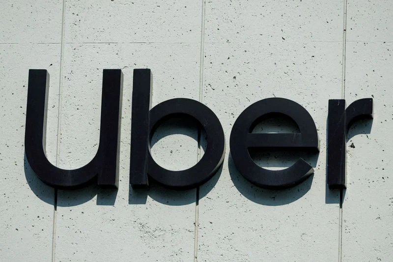 Logo da Uber em edifício da empresa em Los Angeles, Califórnia