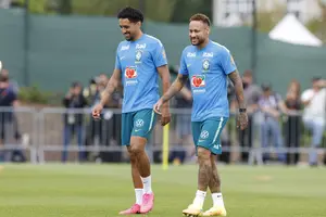 Neymar treinou normalmente com o restante do grupo (Foto: Reprodução)