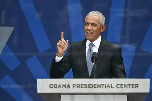 O ex-presidente americano, Barack Obama, discursa na inauguração de seu Centro Presidencial, em Chicago (Foto: Kent Nishimura/AFP)
