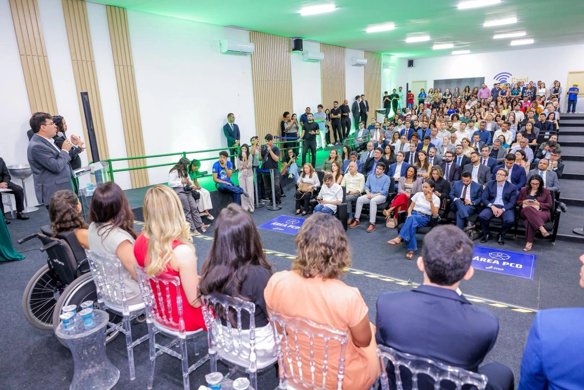 Rafael Fonteles empossa 137 concursados para reforçar áreas estratégicas do Governo do Piauí