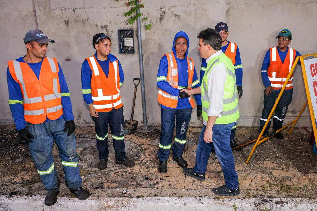 Rafael Fonteles vistoria novo asfalto na zona leste de Teresina; Governo investe R$ 6 milhões em cinco ruas da região