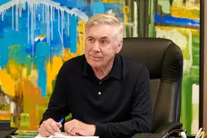 Ancelotti se reunião com a comissão técnica da Seleção Brasileira nesta terça (28) (Foto: Samara Moumei/CBF)